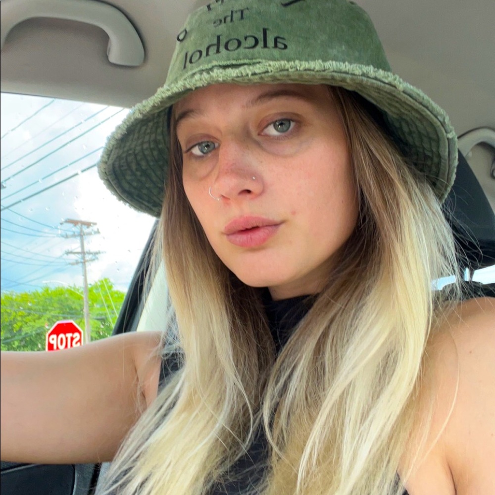 Meet your Posher, Amelia